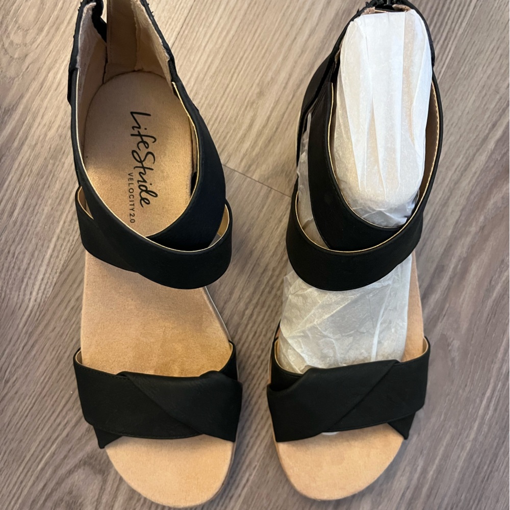 Life Stride Black Crisscross Wedge NIB Size 10